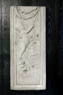 Plaster cast of half section of classical relief with putti holding laurel wreath (Version 1)