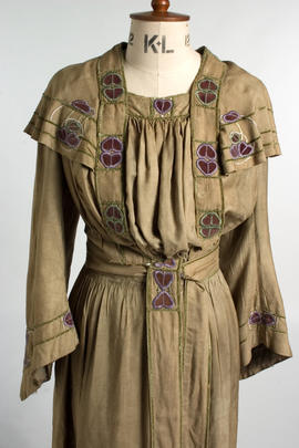Embroidered dress (Version 2)