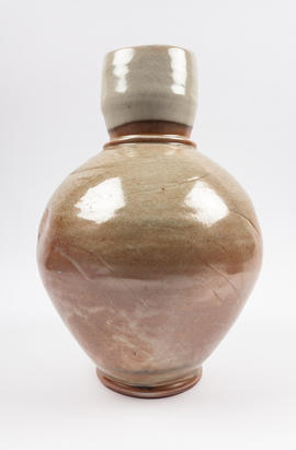 Large beige vase (Version 2)