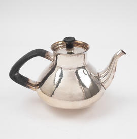 Silver teapot (Version 1)