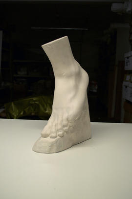 Left foot with raised heel (Version 1)