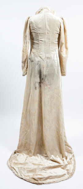 White velvet coat dress (Version 3)