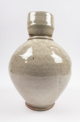 Large beige vase (Version 1)