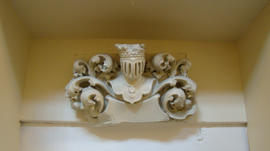 Plaster cast of top part of heraldic shield, with helm, crest and mantling (Version 1)