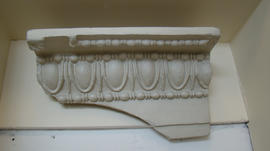 Plaster cast of cornice fragment decorated with egg and dart (Version 1)