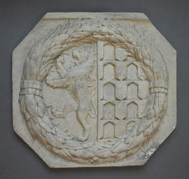 Plaster cast of Spinelli family coat of arms on octagonal panel (Version 2)