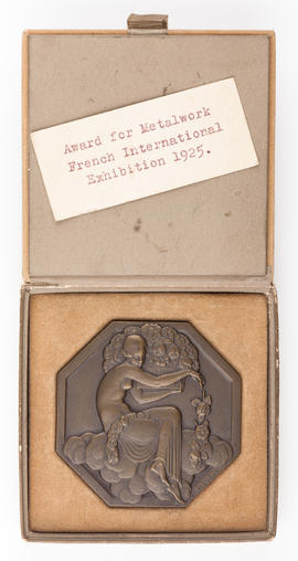 Paris International Exhibition medal (Version 3)