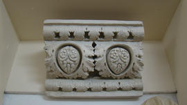 Plaster cast of architectural fragment with egg and tongue moulding (Version 1)
