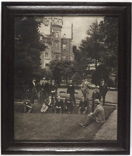 Photograph and key to photograph of The Glasgow School of Art staff at Tarbet (Version 1)
