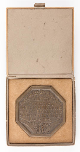 Paris International Exhibition medal (Version 4)