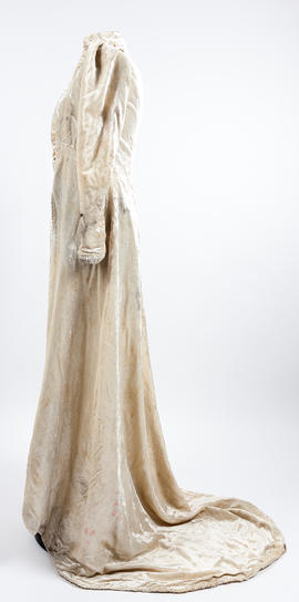 White velvet coat dress (Version 4)