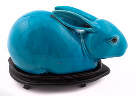 Blue rabbit with stand (Version 1)