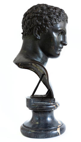 Sculptured head (Version 4)
