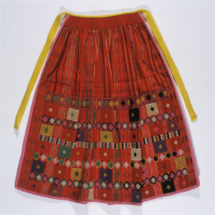F40_NDS1075, Embroidered apron, Portugal, 19th century