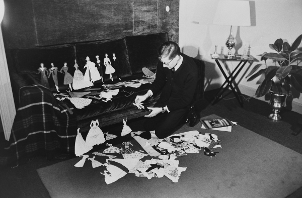 Yves Saint Laurent and Paper dolls, Paris, 1957 Photography François Pagès © François Pagès / Paris Match / Scoop