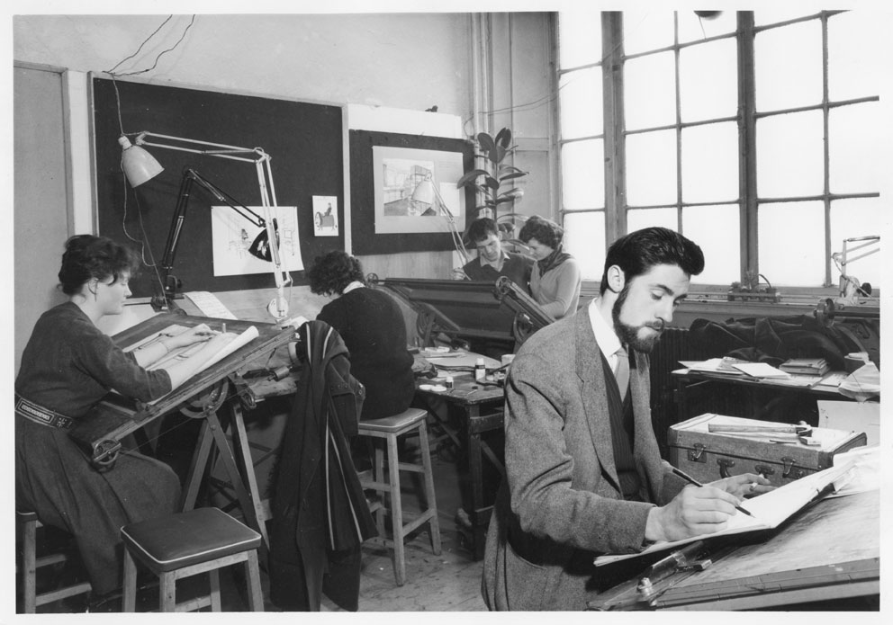 Glasgow School of Art Students with tutor Margaret Grant in the studio (standing at the back to the right), GSA Archives and Collections (archive reference: GSAA/P/1/107)